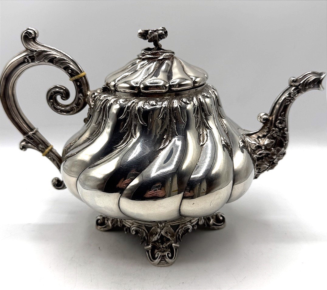 Teapot In 19th Century Sterling Silver, Naturalistic Design