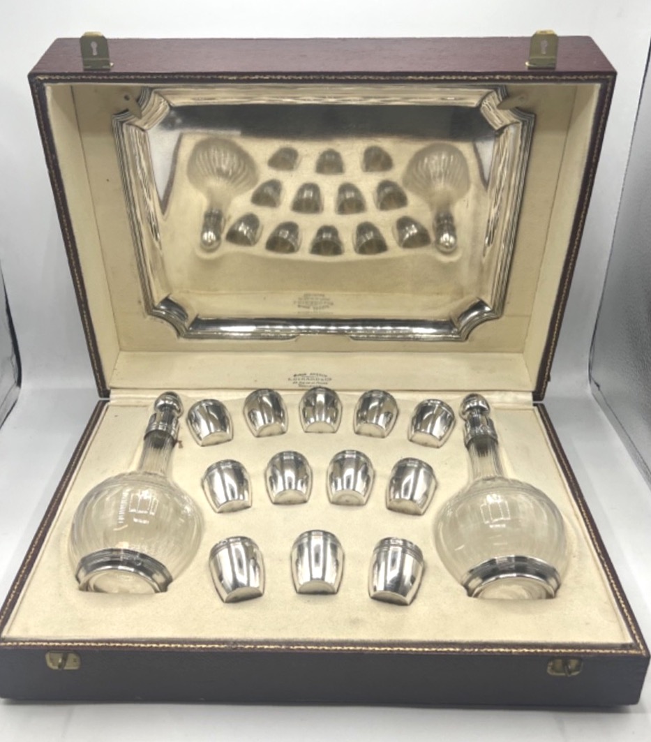 Service à liqueur en argent massif 15 pièces dans son coffret