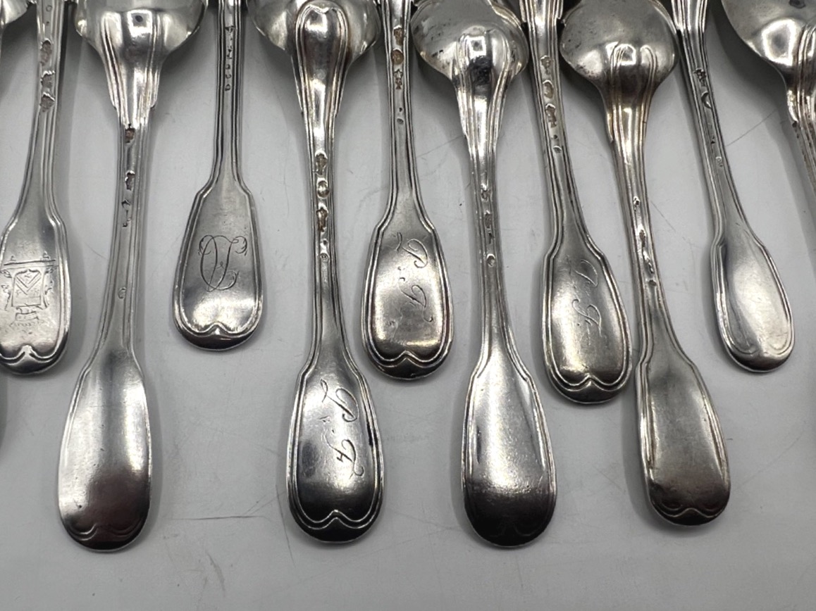 Suite de 15 cuillères à café en argent massif époque 18ème-photo-5