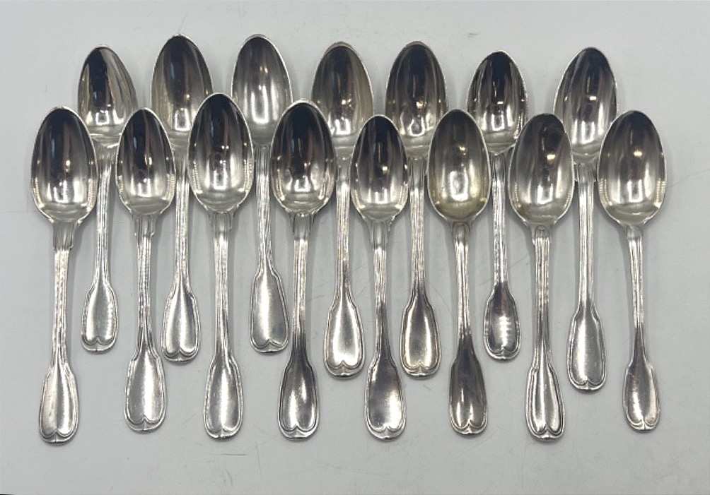Suite de 15 cuillères à café en argent massif époque 18ème