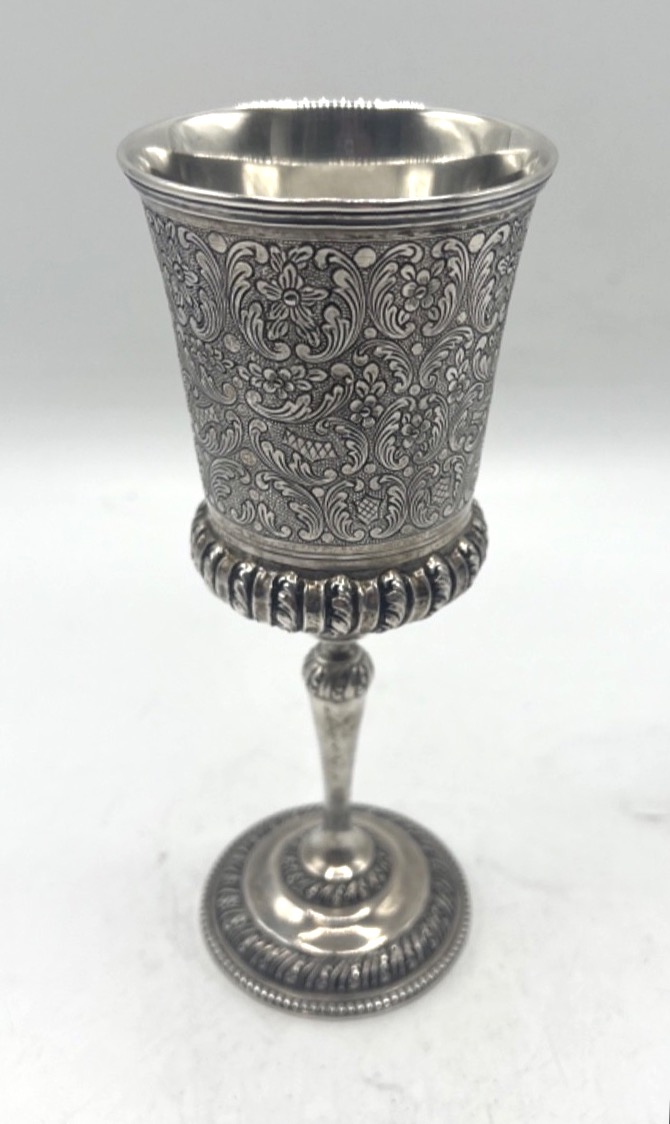 Coupe sur pied en argent massif 