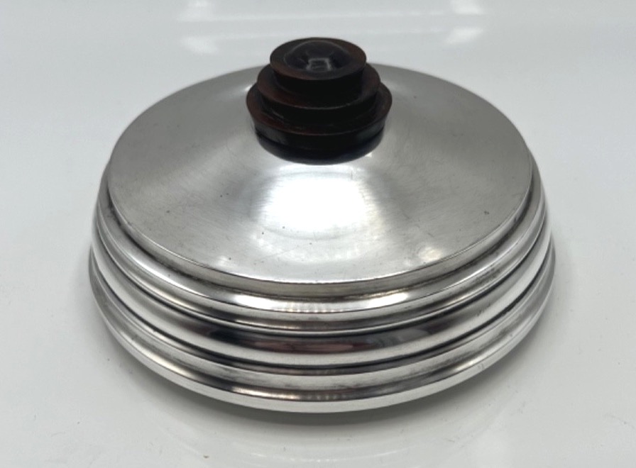 Boîte forme bonbonnière en argent massif