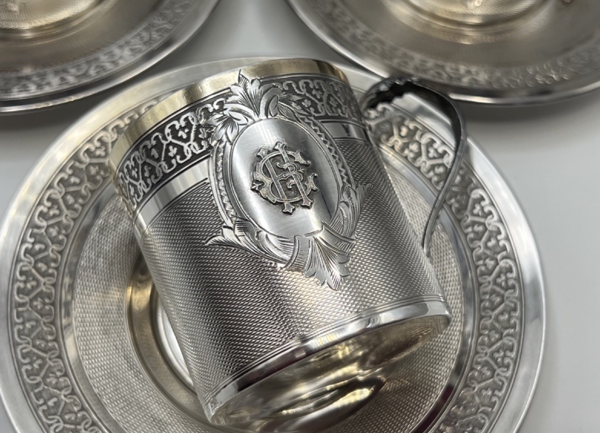 Suite de 6 tasses à café en argent massif et vermeil par Boivin-photo-1