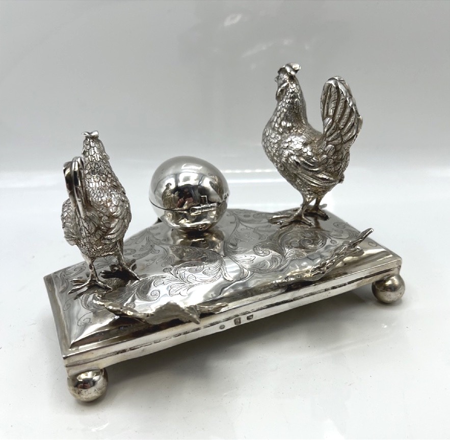 Encrier de bureau en Argent Massif à décor de coq, poule et oeuf-photo-7