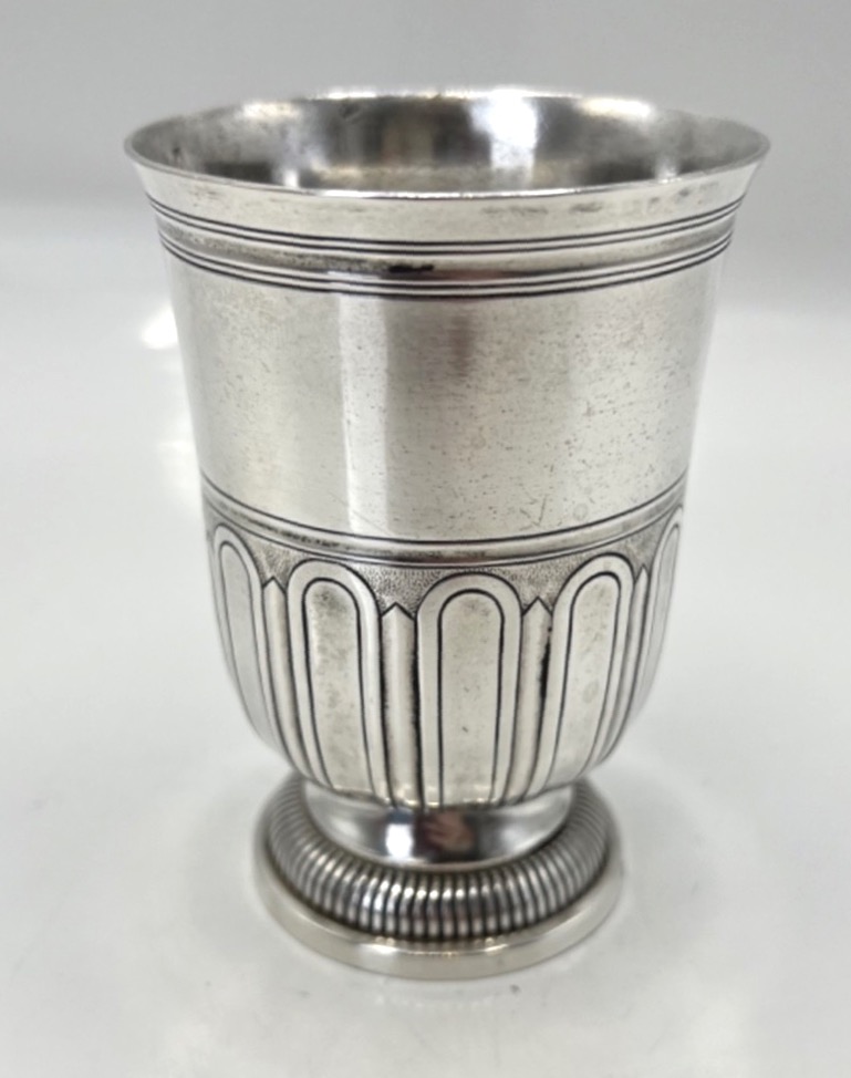 Timbale tulipe en argent massif par Hénin et Cie