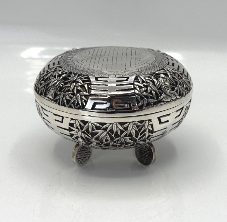 Boite en argent massif origine Asie