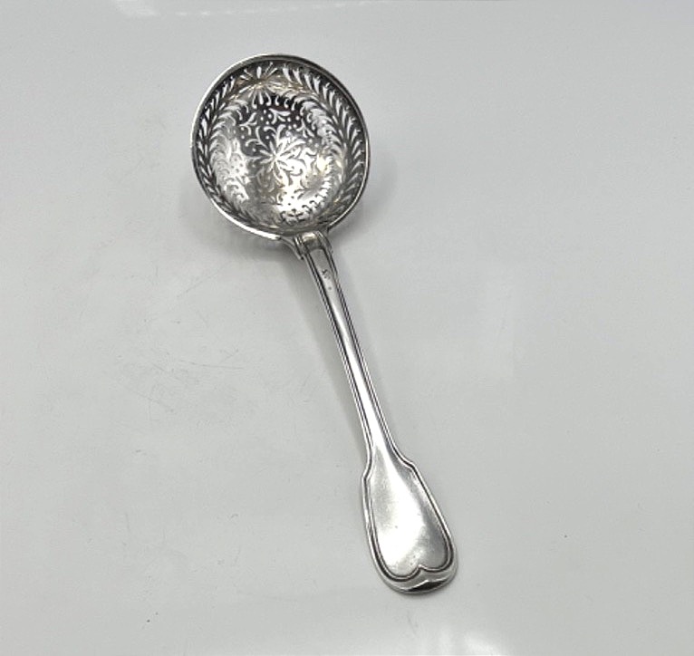 Saupoudreuse en argent massif 19ème, Agen