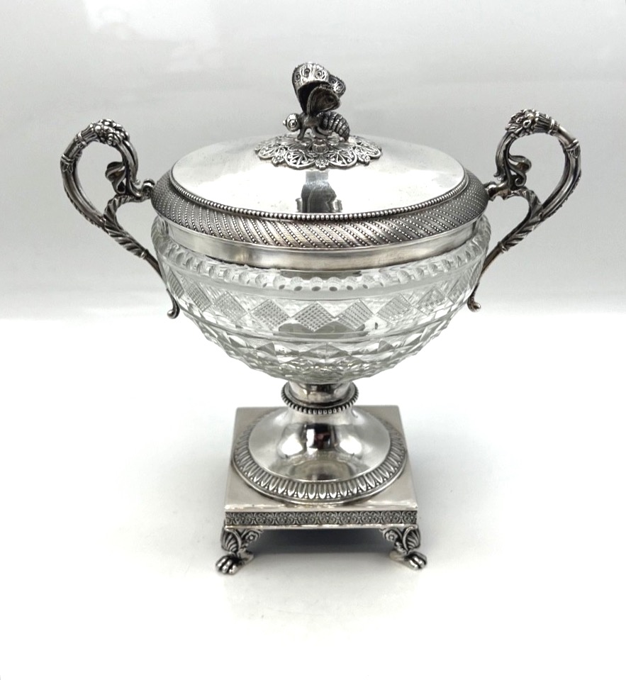 Drageoir quadripode en argent massif et cristal taillé, 19ème siècle