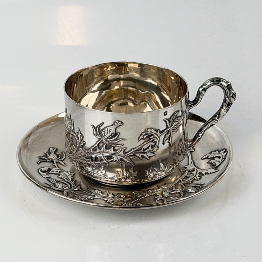 Tasse et sous-tasse en argent massif Art Nouveau
