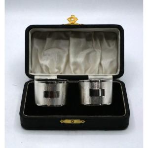 Paire de ronds de serviette en argent massif