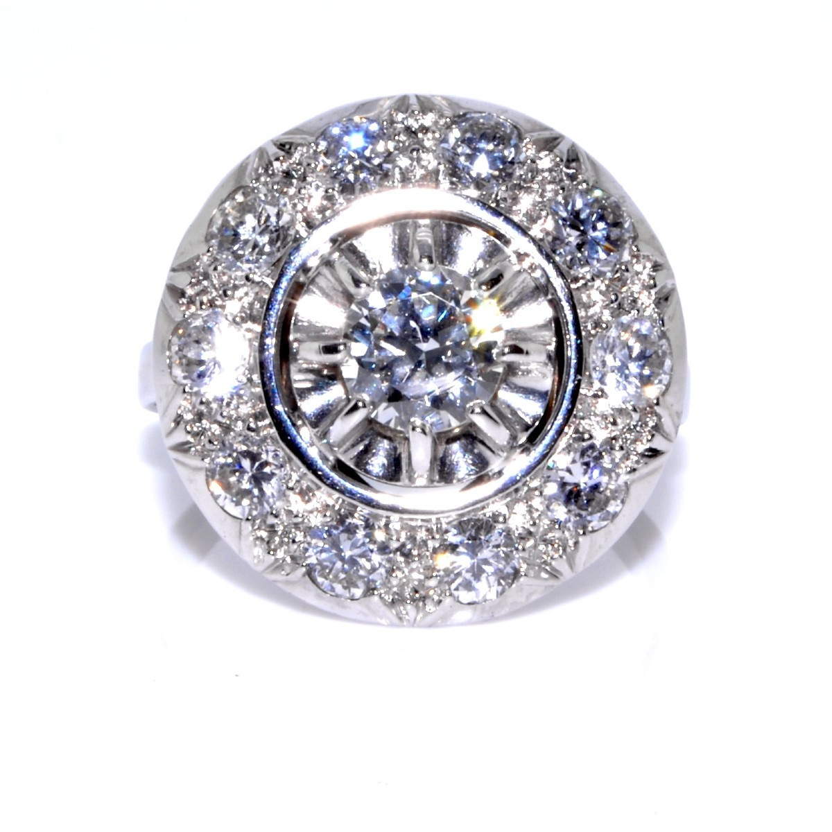 Bague Art Déco entourage diamants