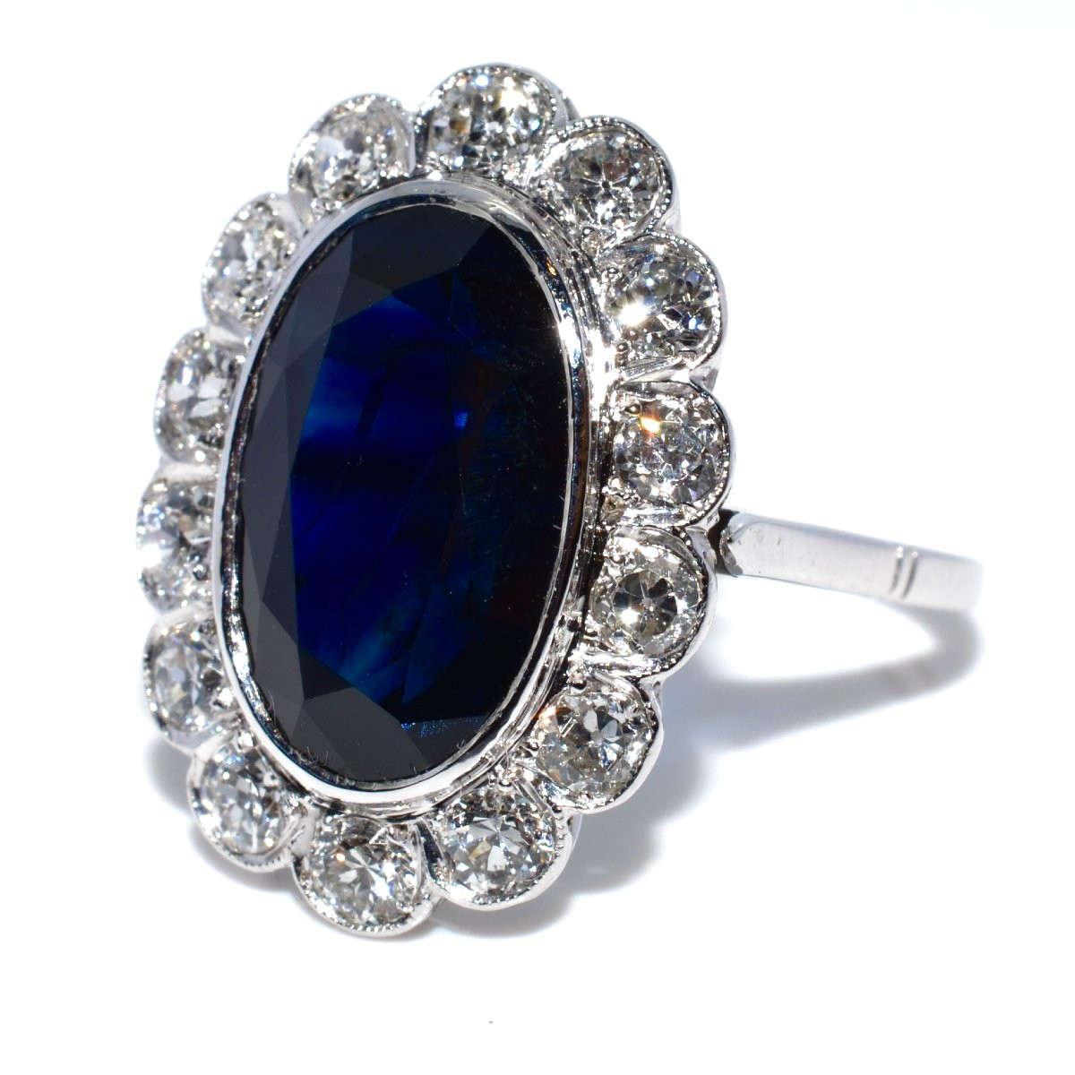 Bague Art Déco en saphir et entourage diamants-photo-4