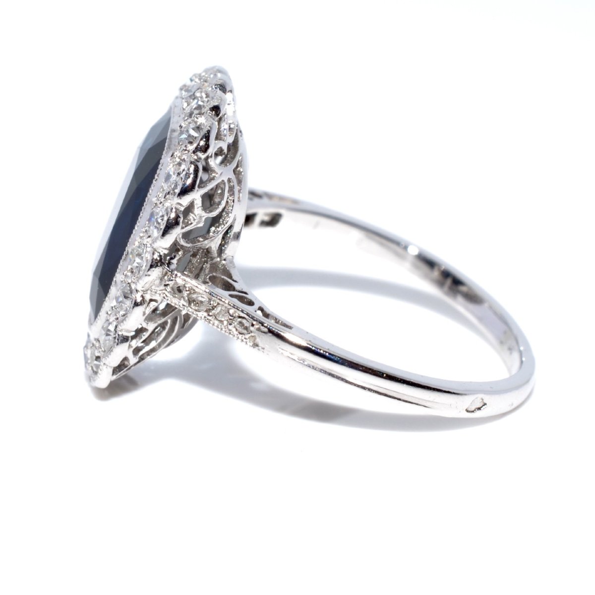 Bague Art Déco en saphir et entourage diamants-photo-3