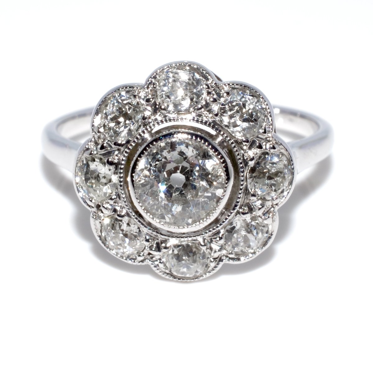 Bague Art Déco entourage diamants