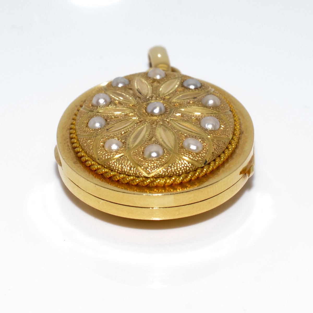 Antique Locket Picture Pendant-photo-2