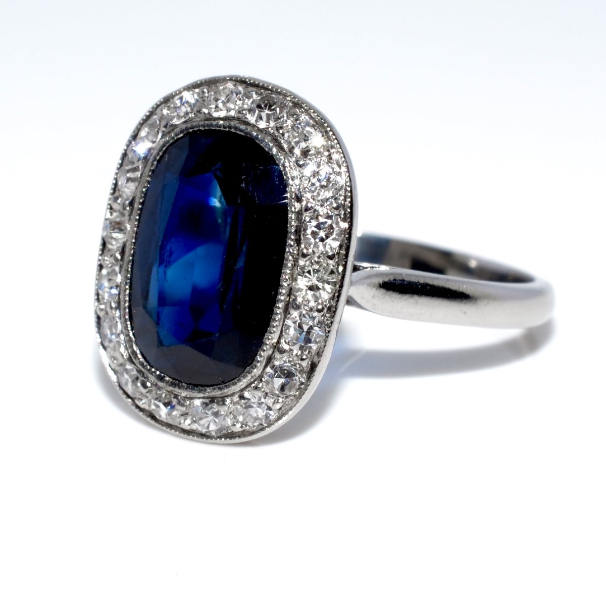 Bague Art Déco en saphir et entourage diamants-photo-2