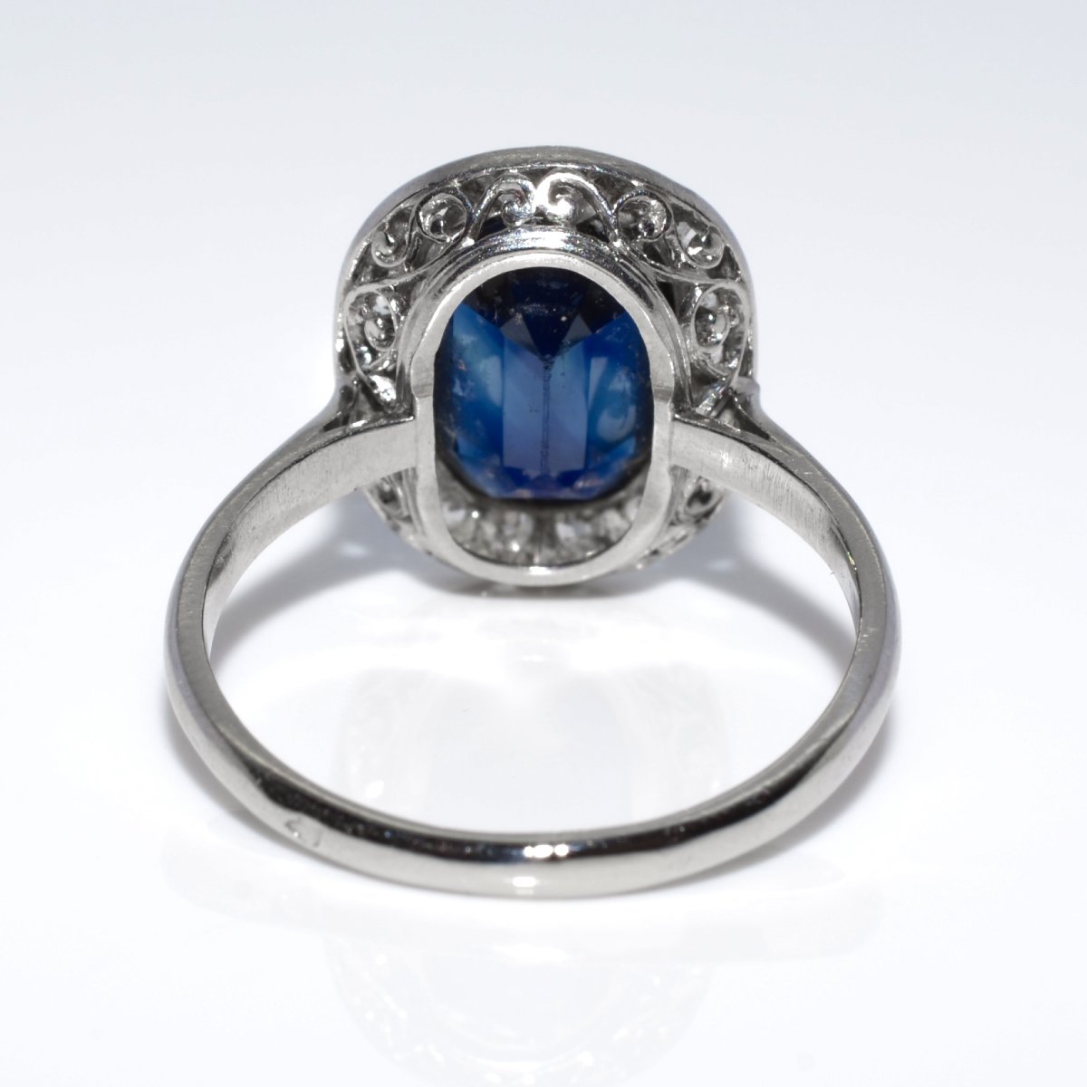 Bague Art Déco en saphir et entourage diamants-photo-1