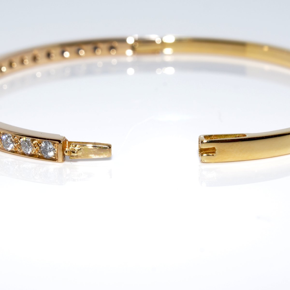 Bracelet jonc en or et diamants-photo-1