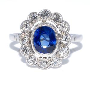 Bague Art Déco en saphir et entourage diamants