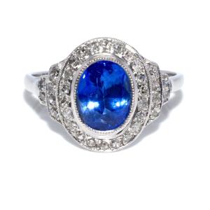 Bague Art Déco en saphir et entourage diamants