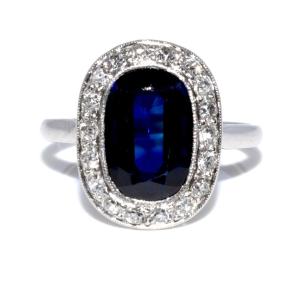 Bague Art Déco en saphir et entourage diamants
