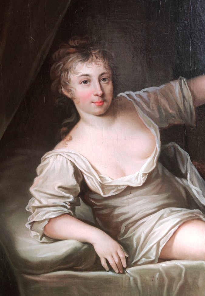 A Noblewoman Steps Out Of The Alcove-photo-3