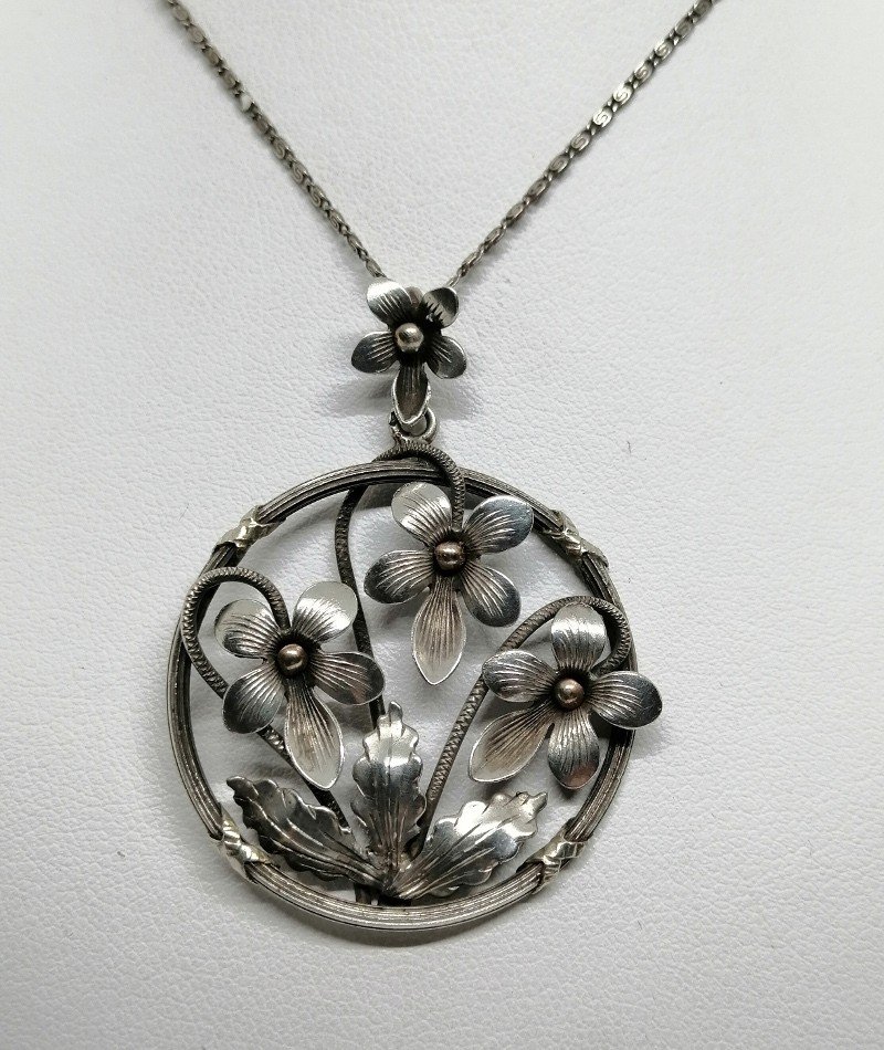 Pendentif Argent, Rond , Ajouré, Motif De Violettes Et Feuillage, 1900, Art Nouveau.