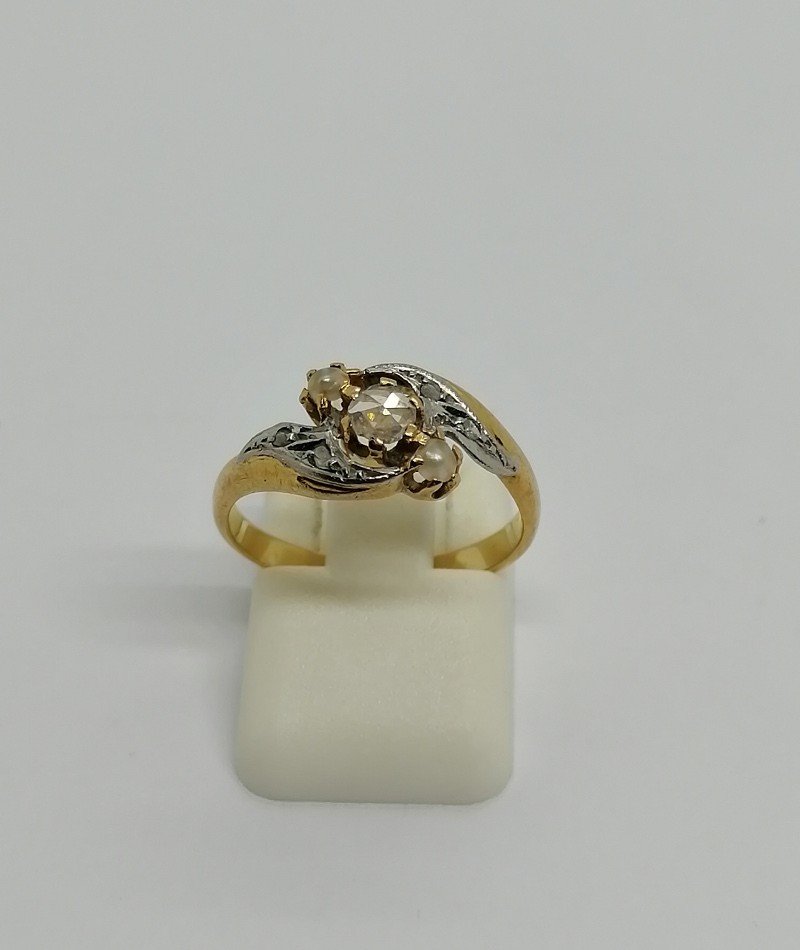 Gold Ring, Wave Shape, Diamond Roses, Fine Pearls, Art Nouveau, Circa 1900.