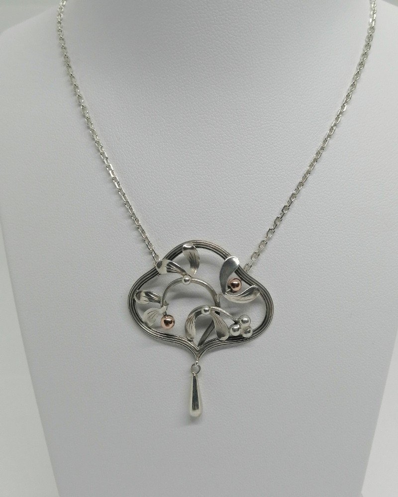 Collier Argent, Modèle Art Nouveau, Motif De Gui , 1900.