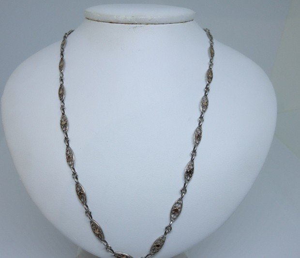 Two-tone Olive Mesh Silver Necklace, 1920-25.