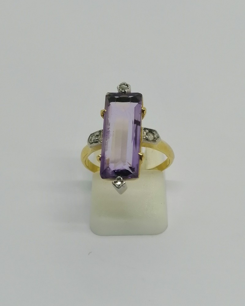 Bague En Or, Avec Roses De Diamant Et Améthyste Baguette, Vers 1900.