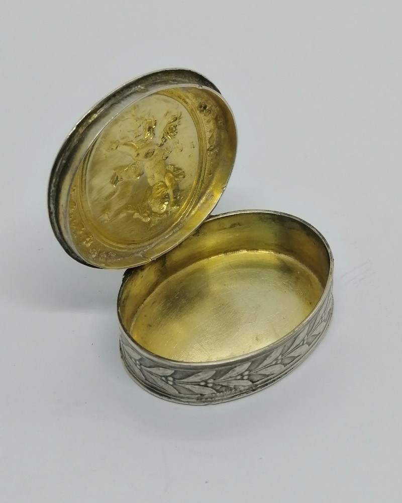 Pill Box, Silver, With Cherub And Flower Motif, Maison Hénin&cie In Paris Circa 1900.-photo-1