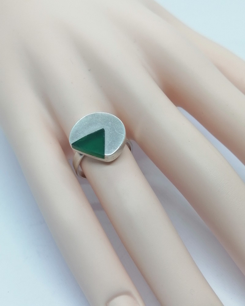 Bague argent massif, avec inclusion d'agate verte, vintage 1960.-photo-1