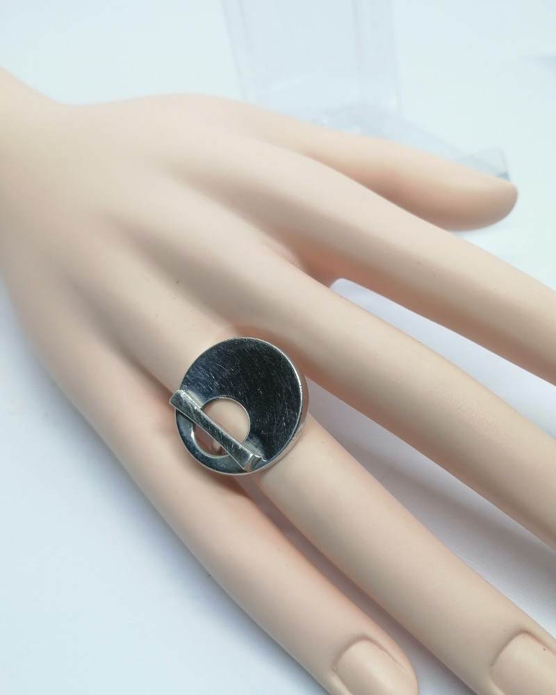 Bague argent massif, cercle ajouré d'un plus petit cercle , marque Kenzo.-photo-4