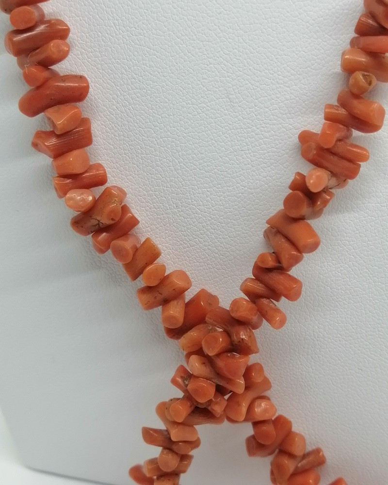 Collier fermoir or, et petits morceaux de branches de corail, vers 1900.-photo-2