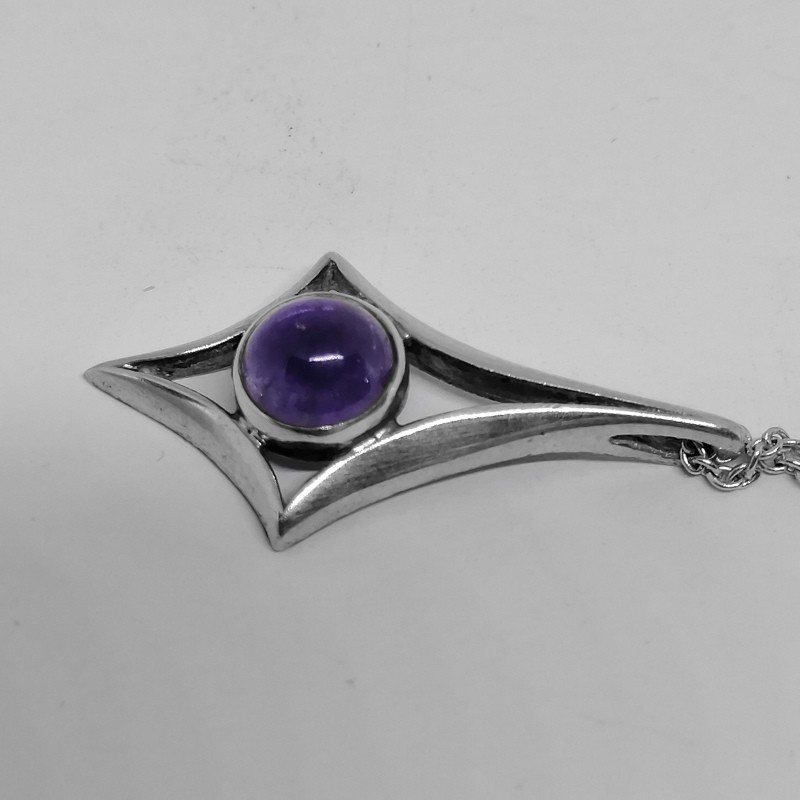 Chaîne et son pendentif argent, et cabochon d'améthyste naturelle, 1960-80.-photo-2