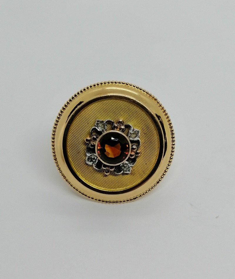 Broche/Pendentif en or, ronde avec roses de diamants et citrine madère, vers 1925.