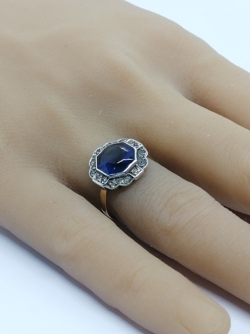 Bague or/argent, avec cabochon facetté en verre bleu, et pierre blanche, Art Déco vers 1925.-photo-4