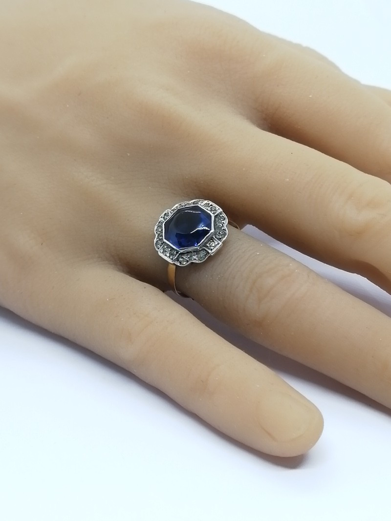 Bague or/argent, avec cabochon facetté en verre bleu, et pierre blanche, Art Déco vers 1925.-photo-1