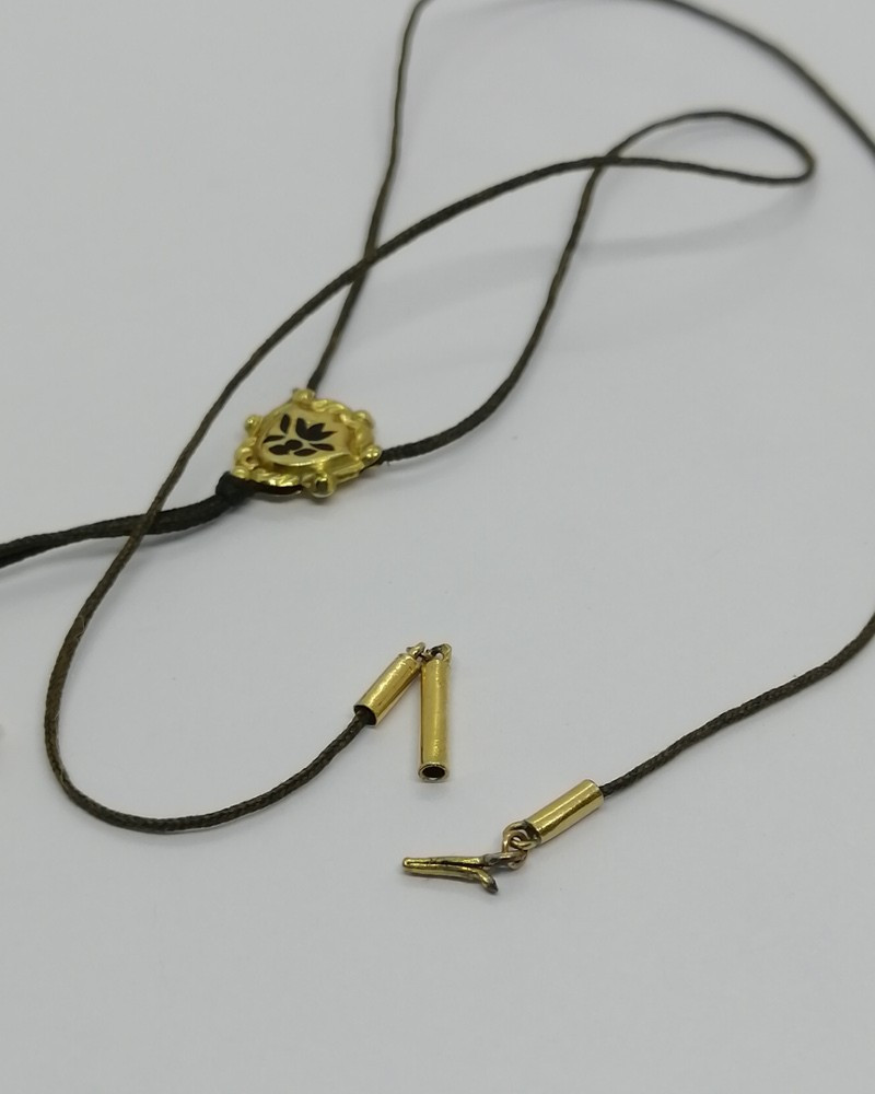 Petit collier en or, croix émaillée et monture en cheveux tressés, Epoque Empire,1809-1819.-photo-2