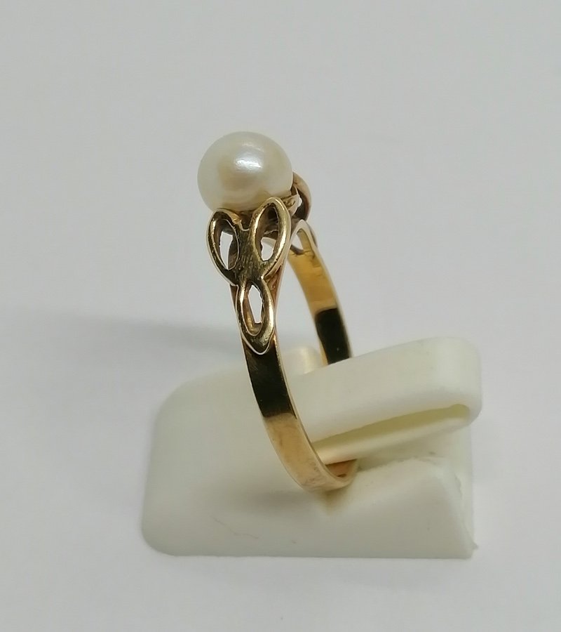 Bague en or jaune avec perle de culture naturelle. -photo-2