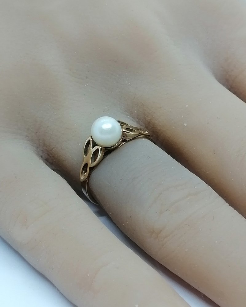 Bague en or jaune avec perle de culture naturelle. -photo-4