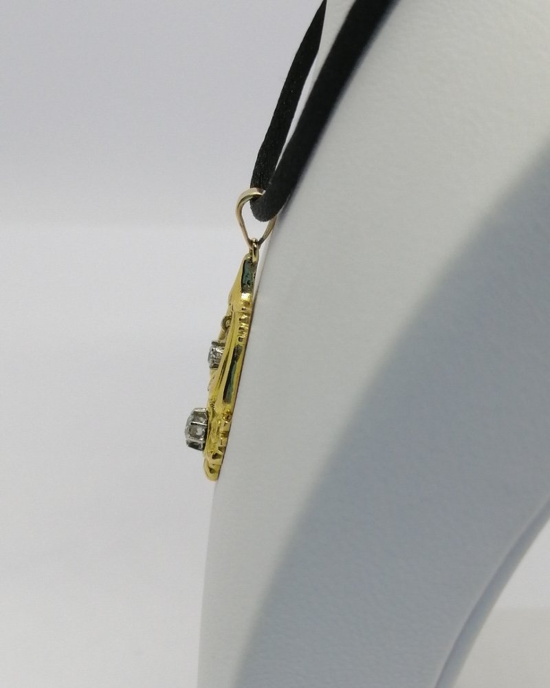 Pendentif en or jaune, avec pampille mobile et sertie de diamants taillés, vers 1900-20.-photo-3