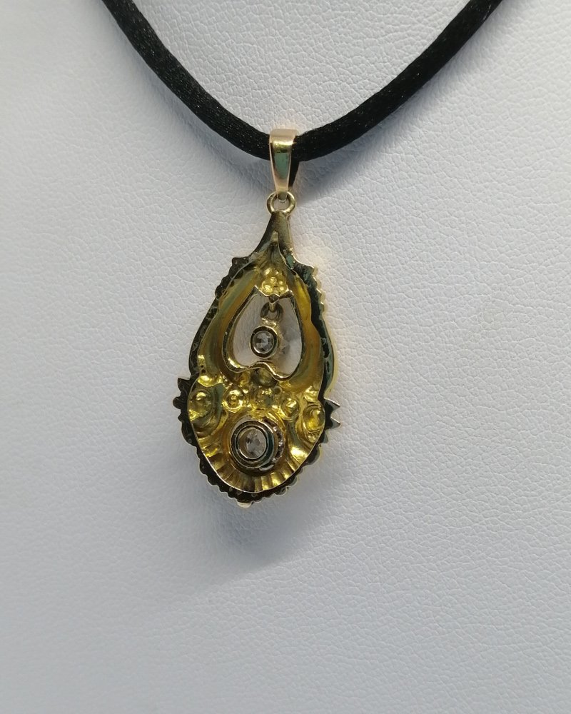 Pendentif en or jaune, avec pampille mobile et sertie de diamants taillés, vers 1900-20.-photo-4