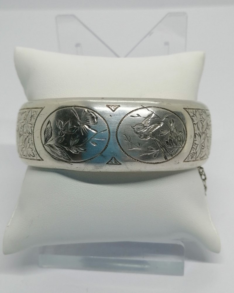 Bracelet argent, jonc arrondi avec décor oiseau et papillon, 1900, Art Nouveau.