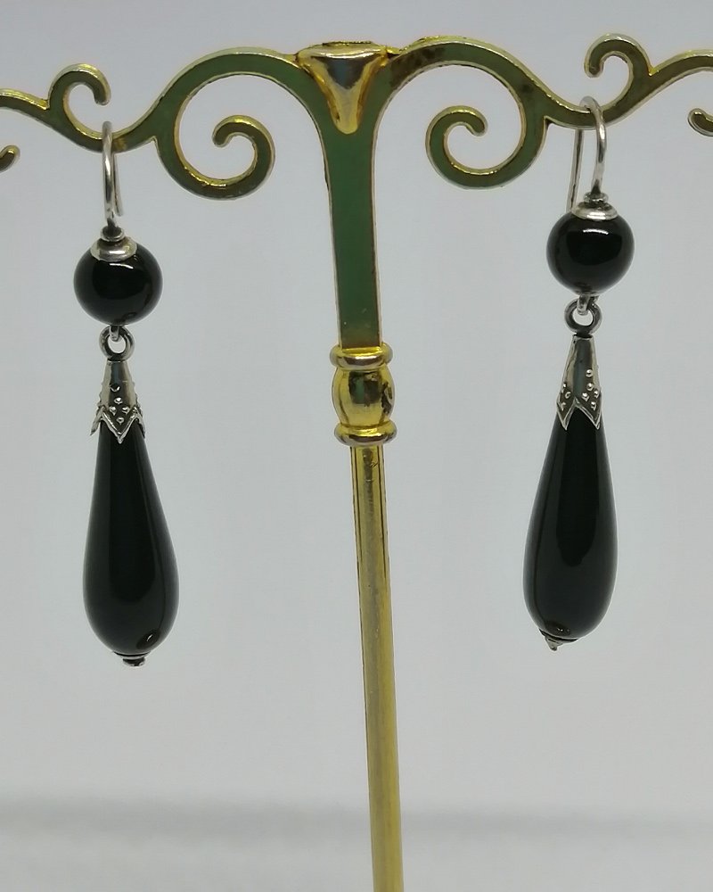 Boucles d'oreilles argent,  pendantes et pampilles en onyx, vers 1880-1900.-photo-2