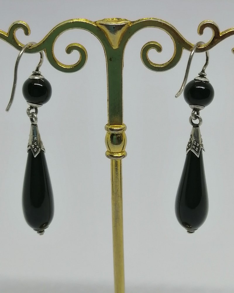 Boucles d'oreilles argent,  pendantes et pampilles en onyx, vers 1880-1900.-photo-4