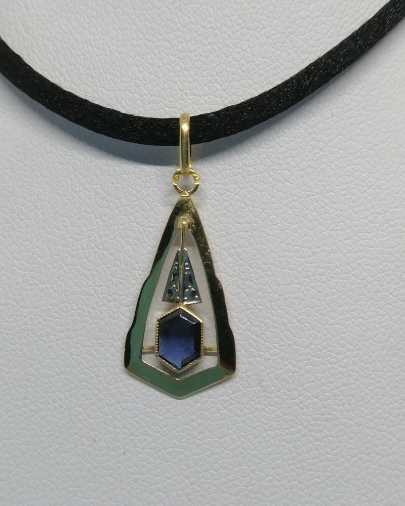 Petit pendentif en or jaune et gris avec saphir bleu synthétique, Art Déco vers 1925.-photo-2