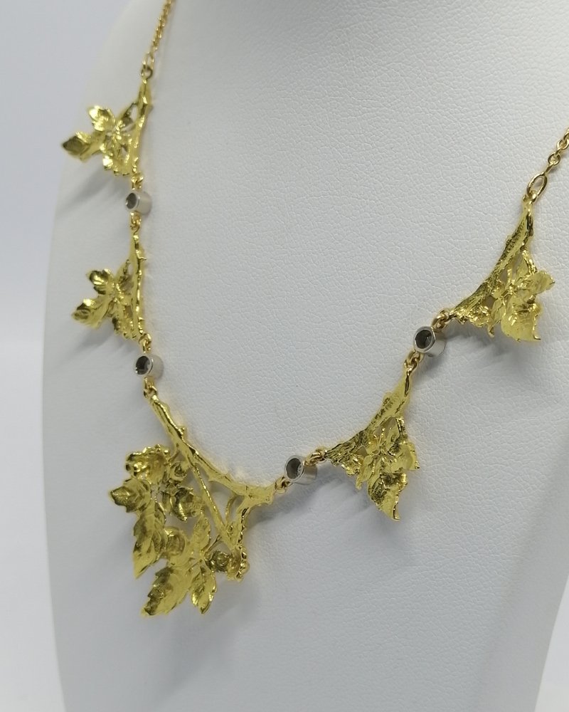 Collier en or jaune, motif de lierre, diamants taillés, rare modèle  Art Nouveau, 1880-1900.-photo-1