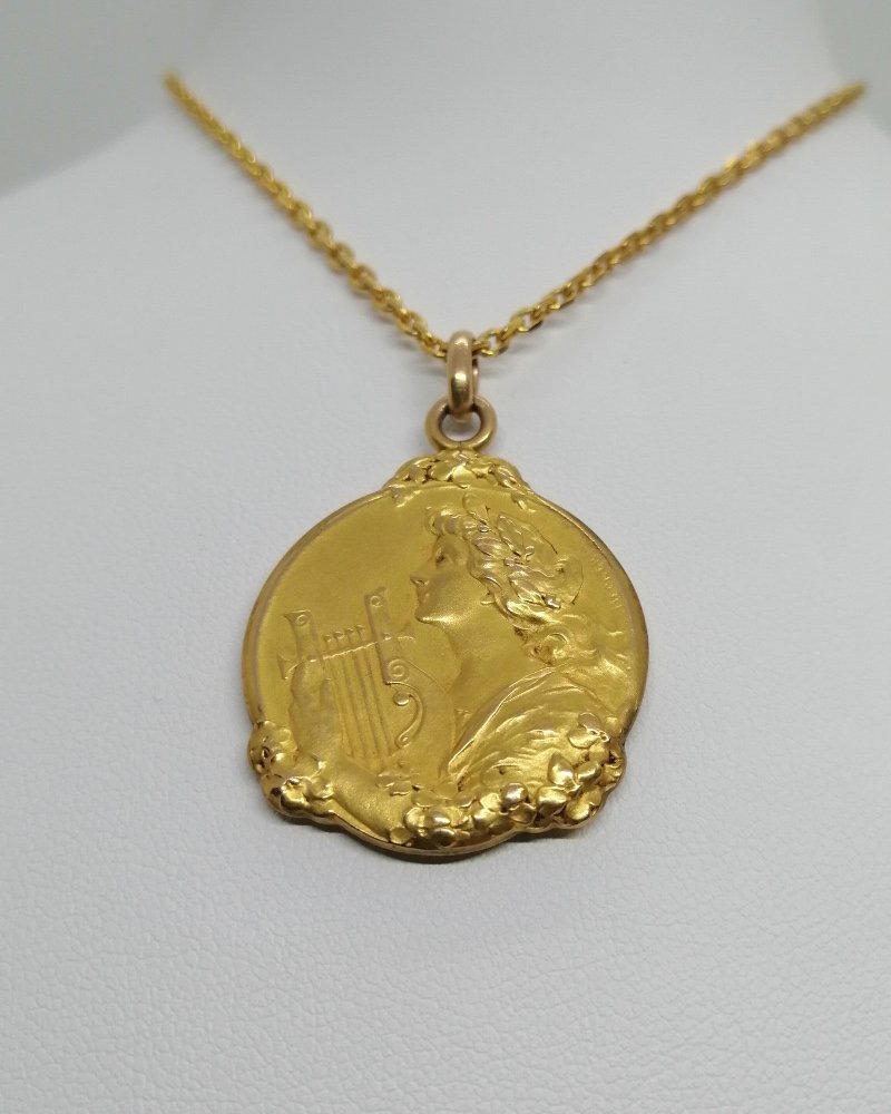 Gold-plated Pendant Depicting A Young Woman With A Lyre, Signed "becker," Art Nouveau, Circa 1900.-photo-3